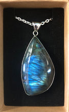 Load image into Gallery viewer, Labradorite Pendant